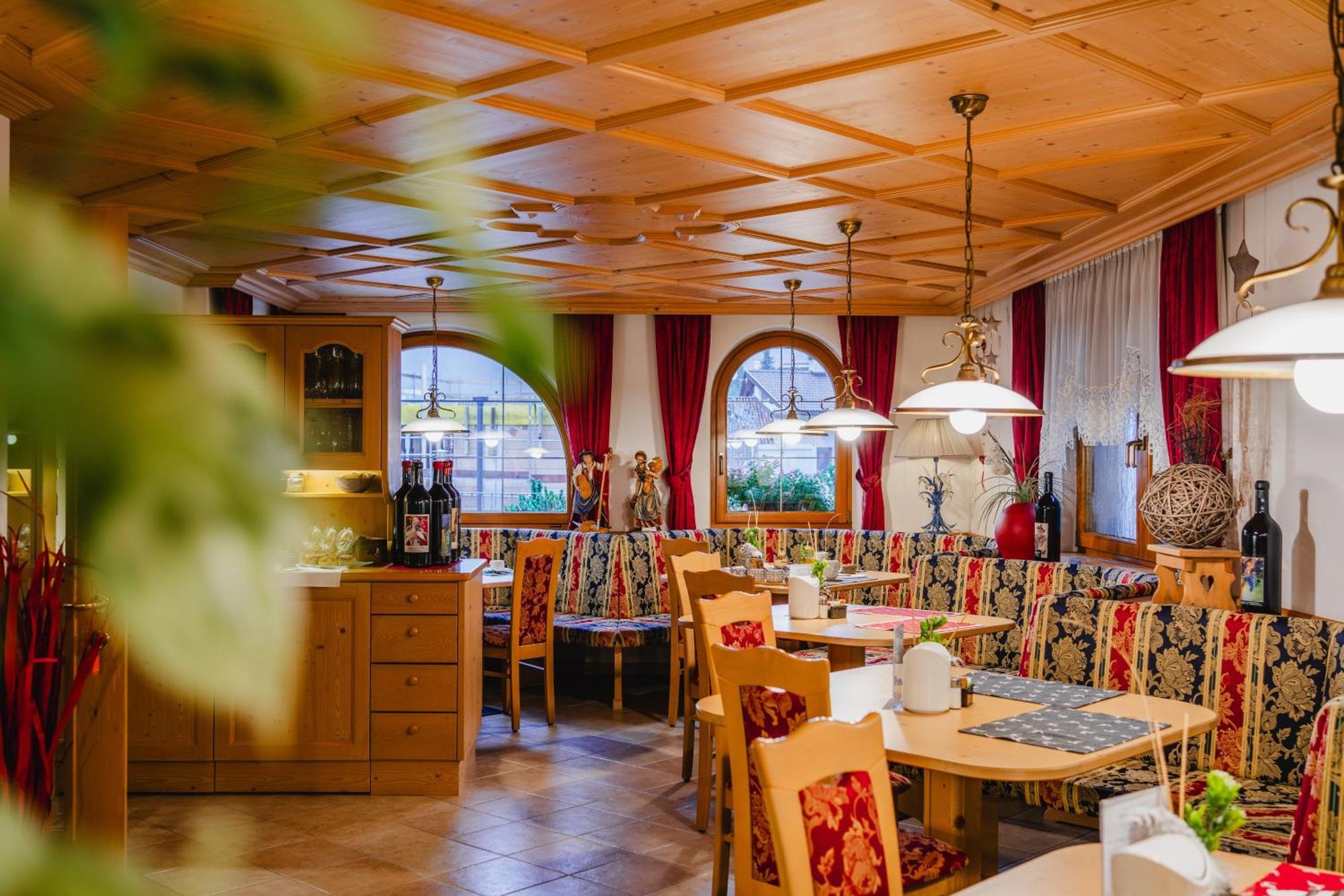 Garni Hotel Belalp Santa Cristina Val Gardena Kültér fotó