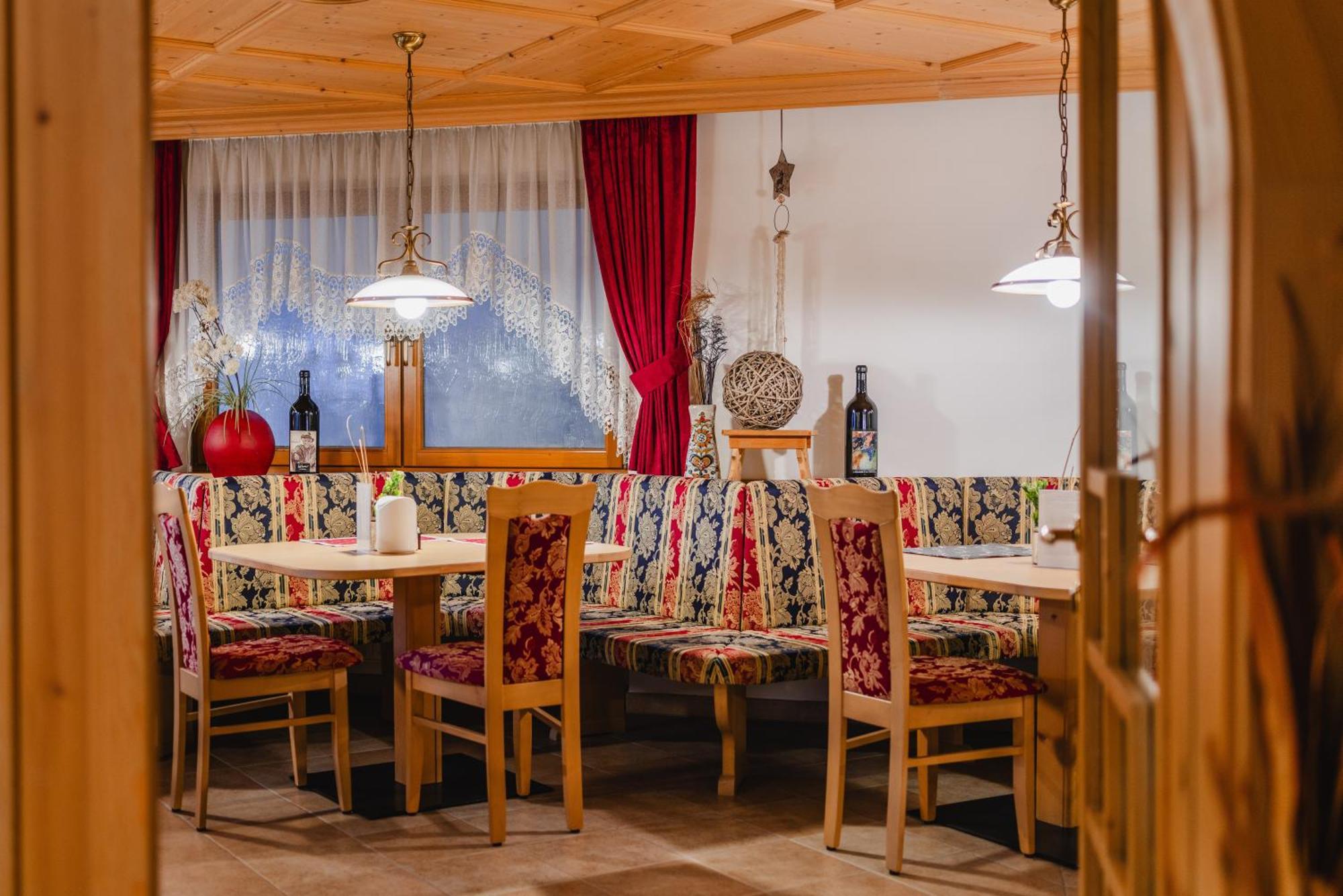 Garni Hotel Belalp Santa Cristina Val Gardena Kültér fotó
