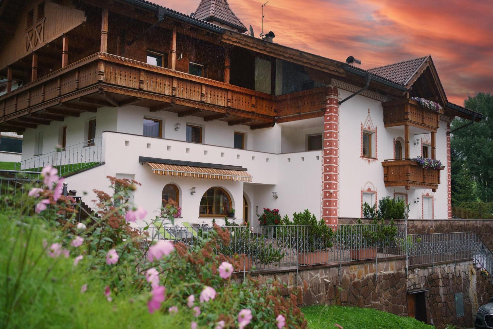 Garni Hotel Belalp Santa Cristina Val Gardena Kültér fotó